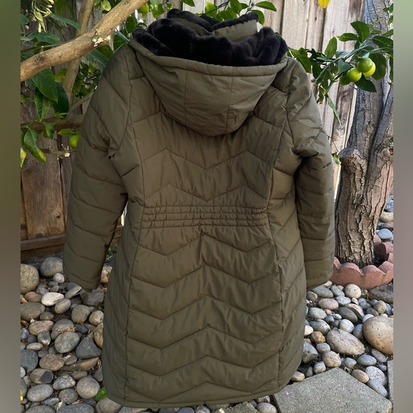 Andrew Marc Ladies' Long Stretch Jacket Olive Green Puffer Coat with Hood Size:L - Picture 5 of 13